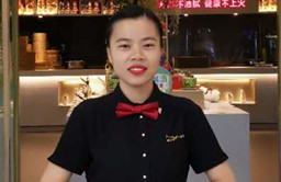 KOK在线|中国有限公司官网 | 亲手帮客人缝裤子解决小尴尬
